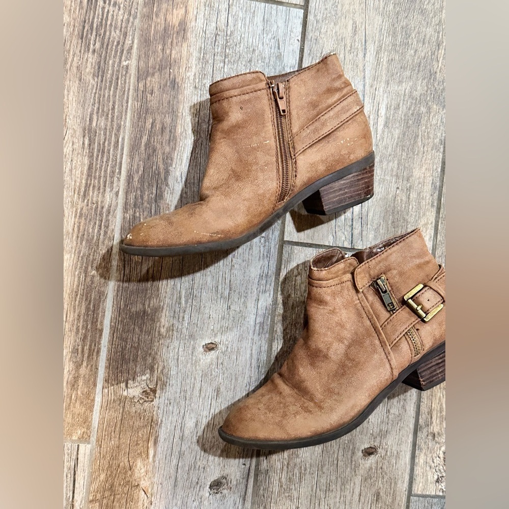 Boots - Picture 7 of 10